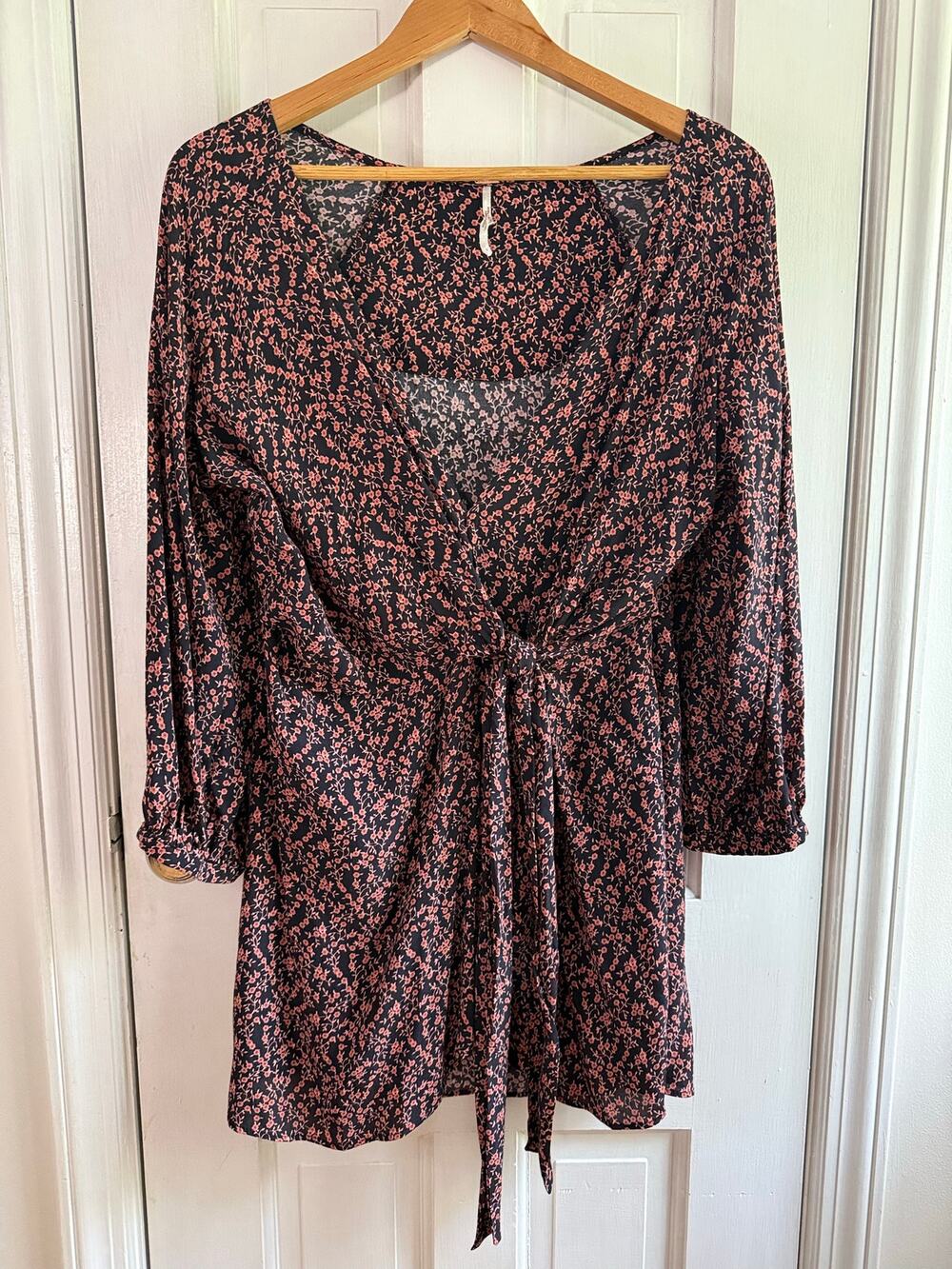 Free People Size L Black Pink Floral V-Neck Smocked Waist Tunic Top Dress EUC